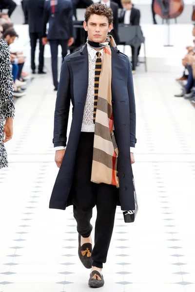 Look 48